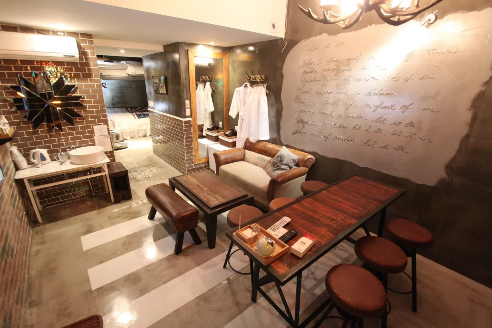 February Hotel Hwanggeum