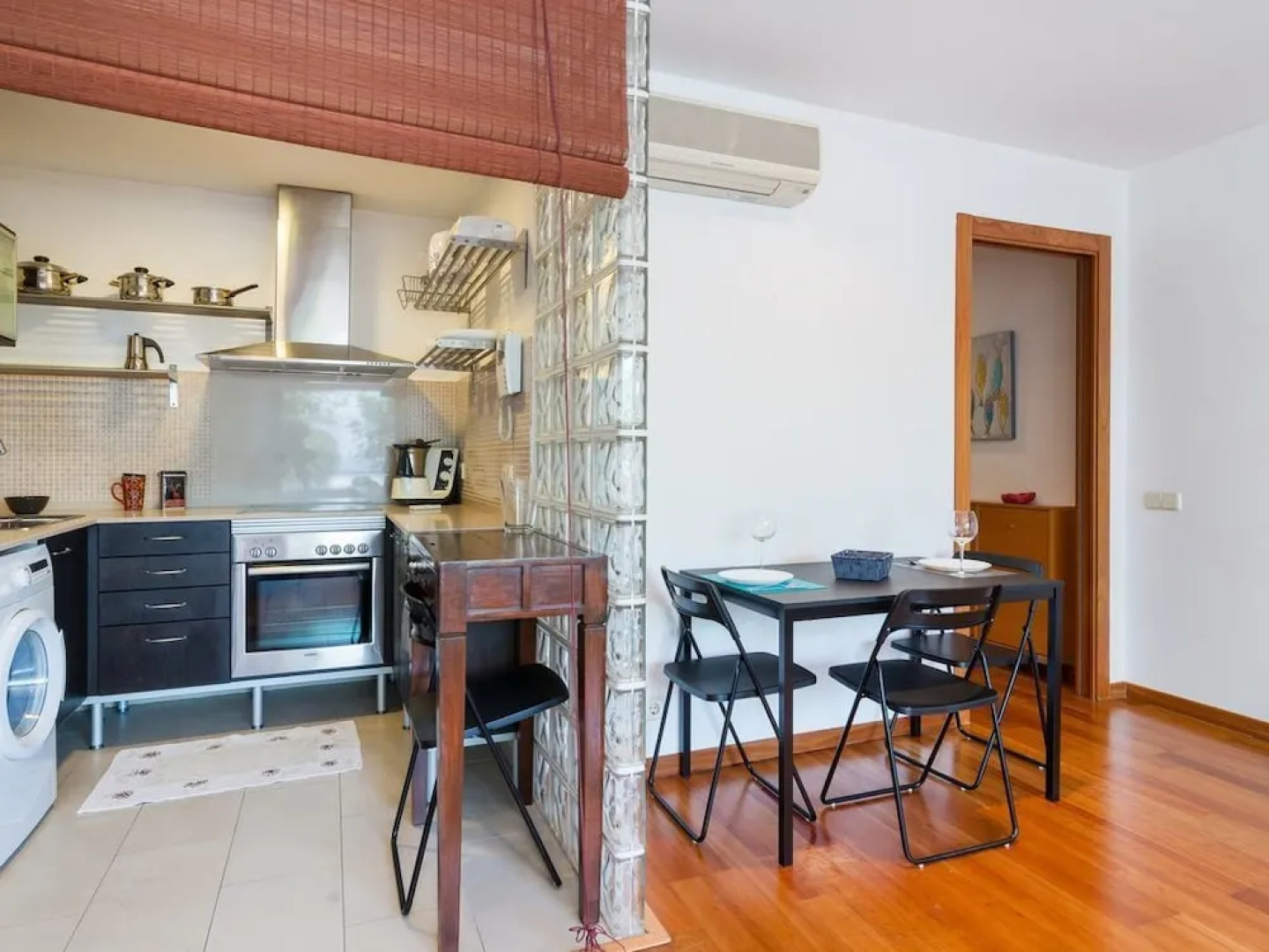 Beachfront studio 20 mins to bcn center