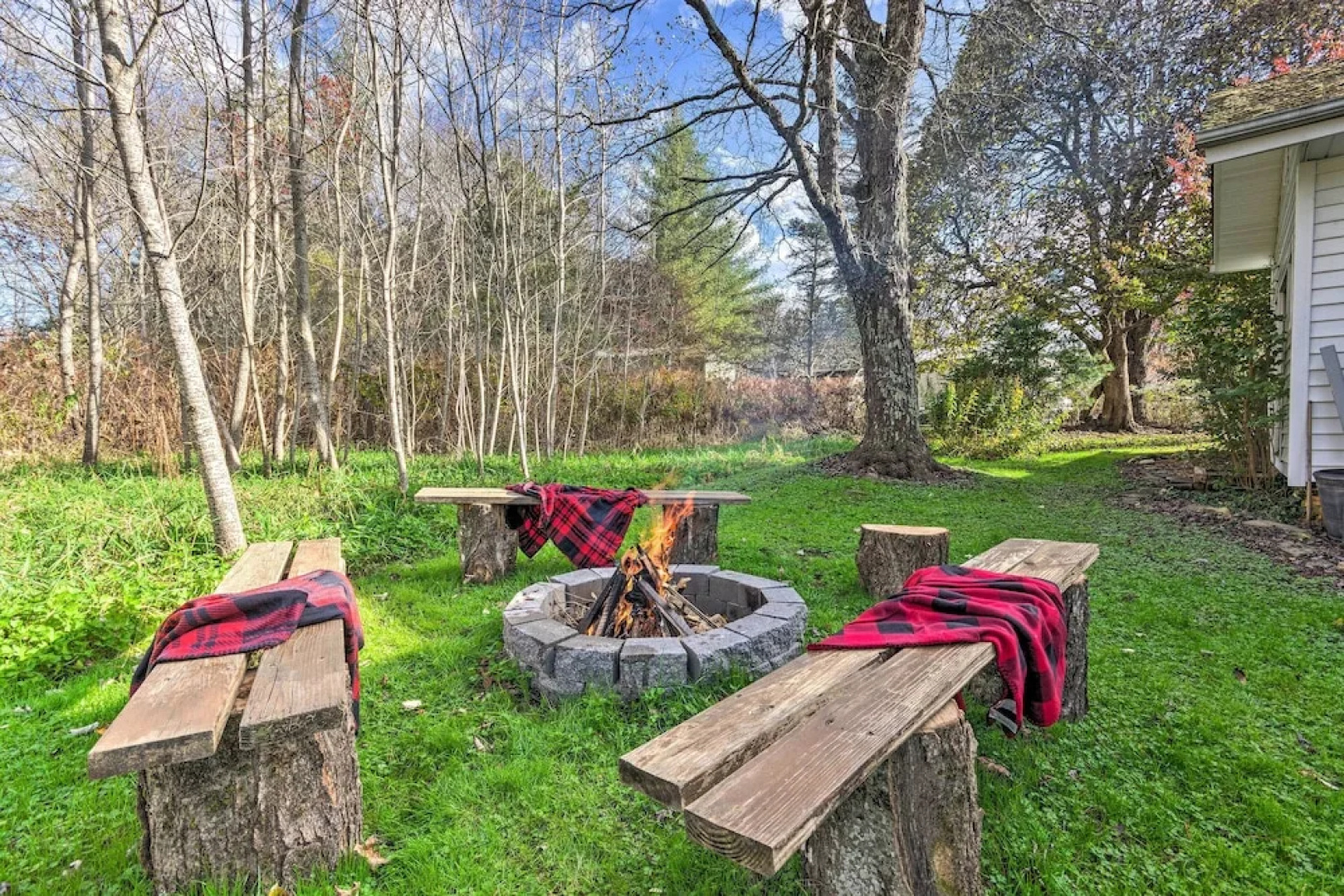 Mtn Cottage w/ Fire Pit in Newland!