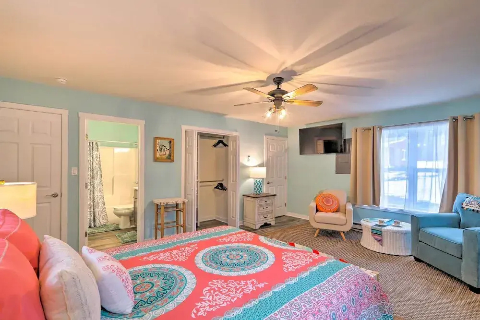 Unwind Fireside! Poconos Cottage 12 Mi to Slopes