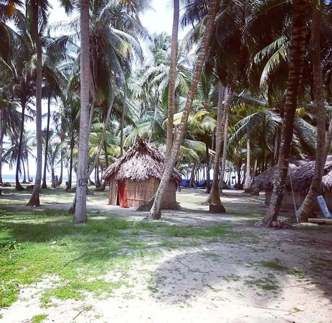 Cabins in Asserya Island - San Blas paradise - meals included