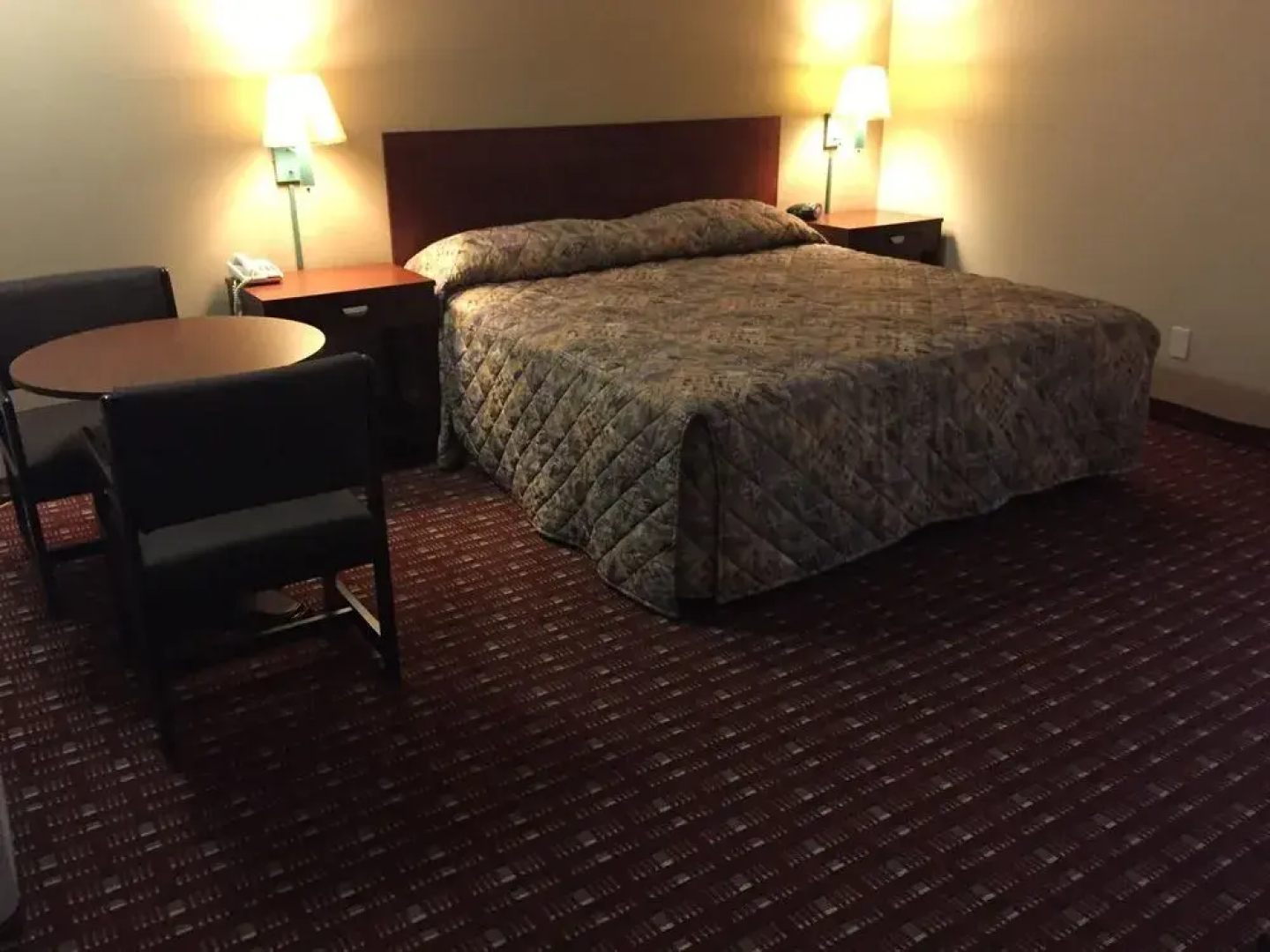 Executive Inn & Suites