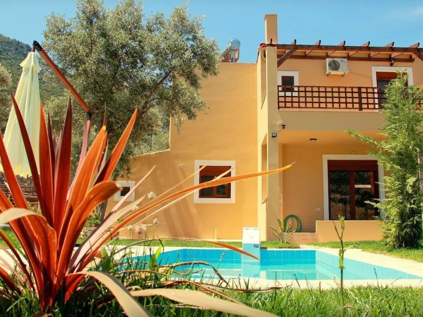 Pathos Villa by LeaderStay