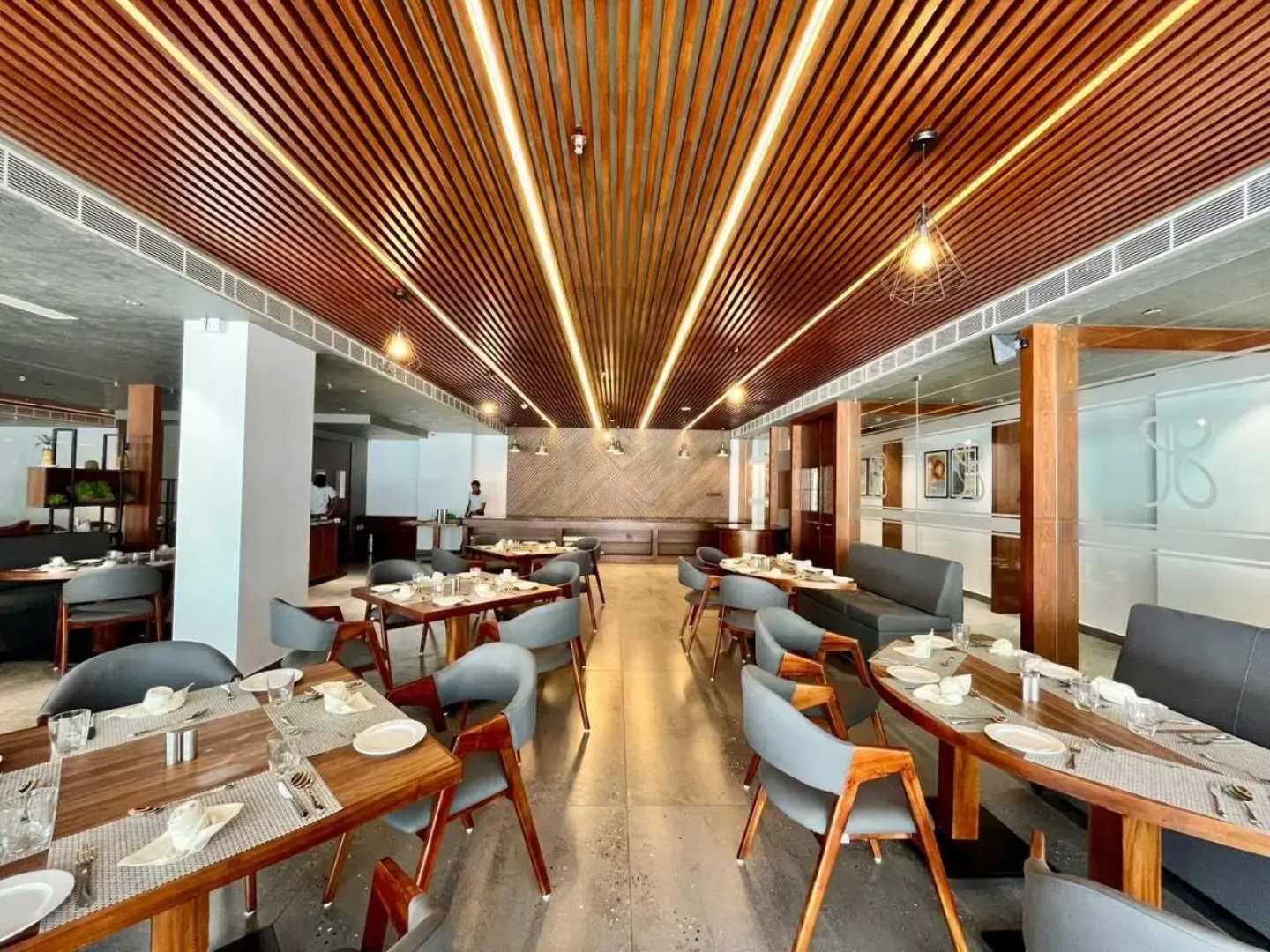 OYO Premium East Nada