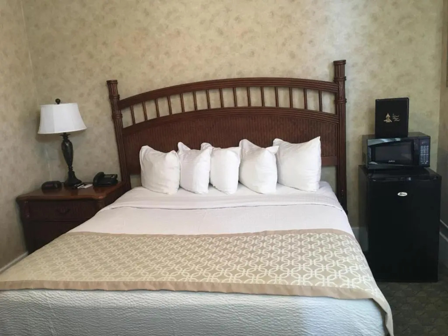 The Island House Hotel