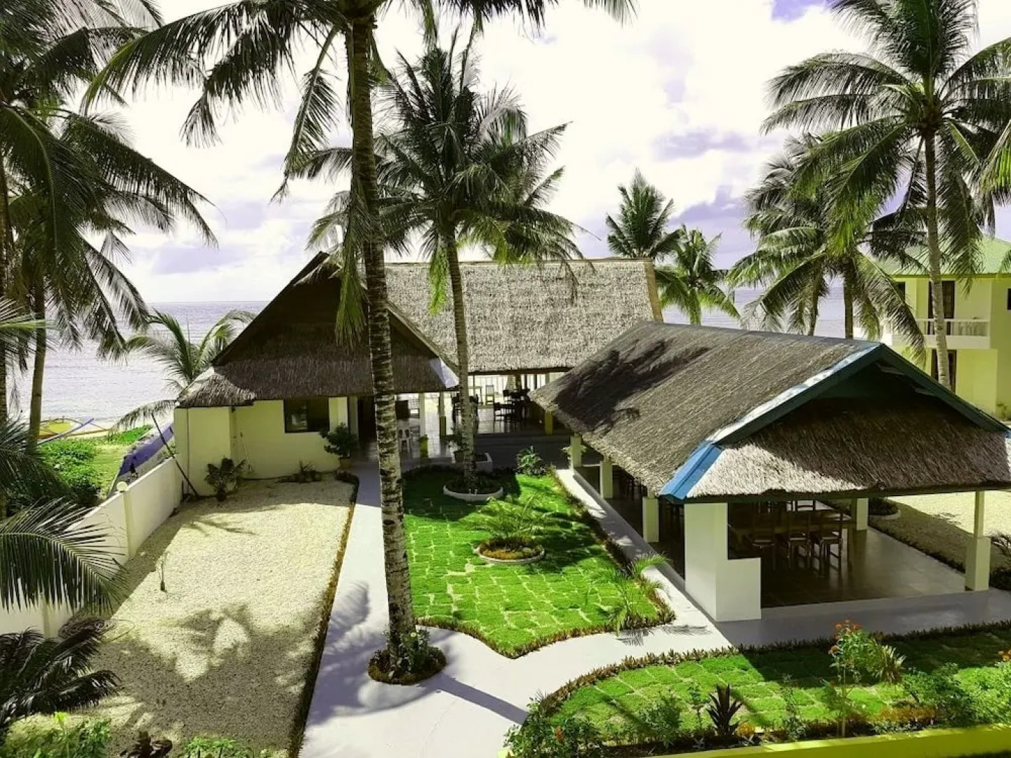 White Beach Dive & Kite Resort Carabao