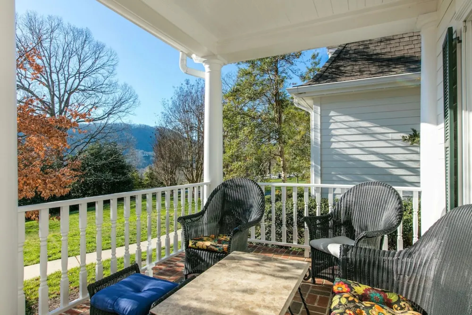 Hart House- A Luxurious Asheville Vacation Country ! 6 Bedroom Home