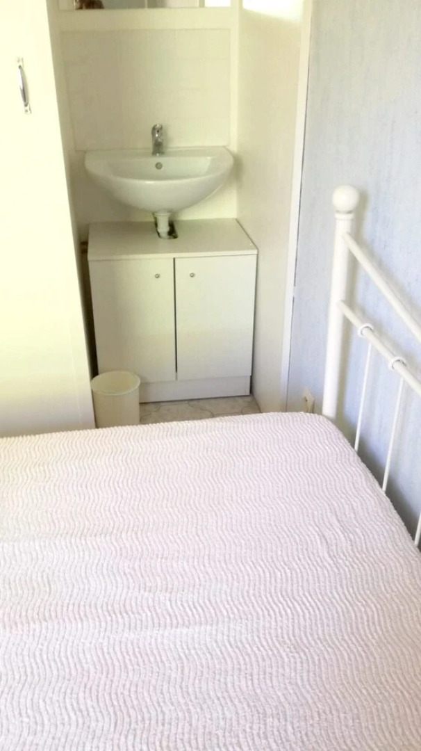 Apartment With one Bedroom in Saint-laurent-des-arbres, With Enclosed