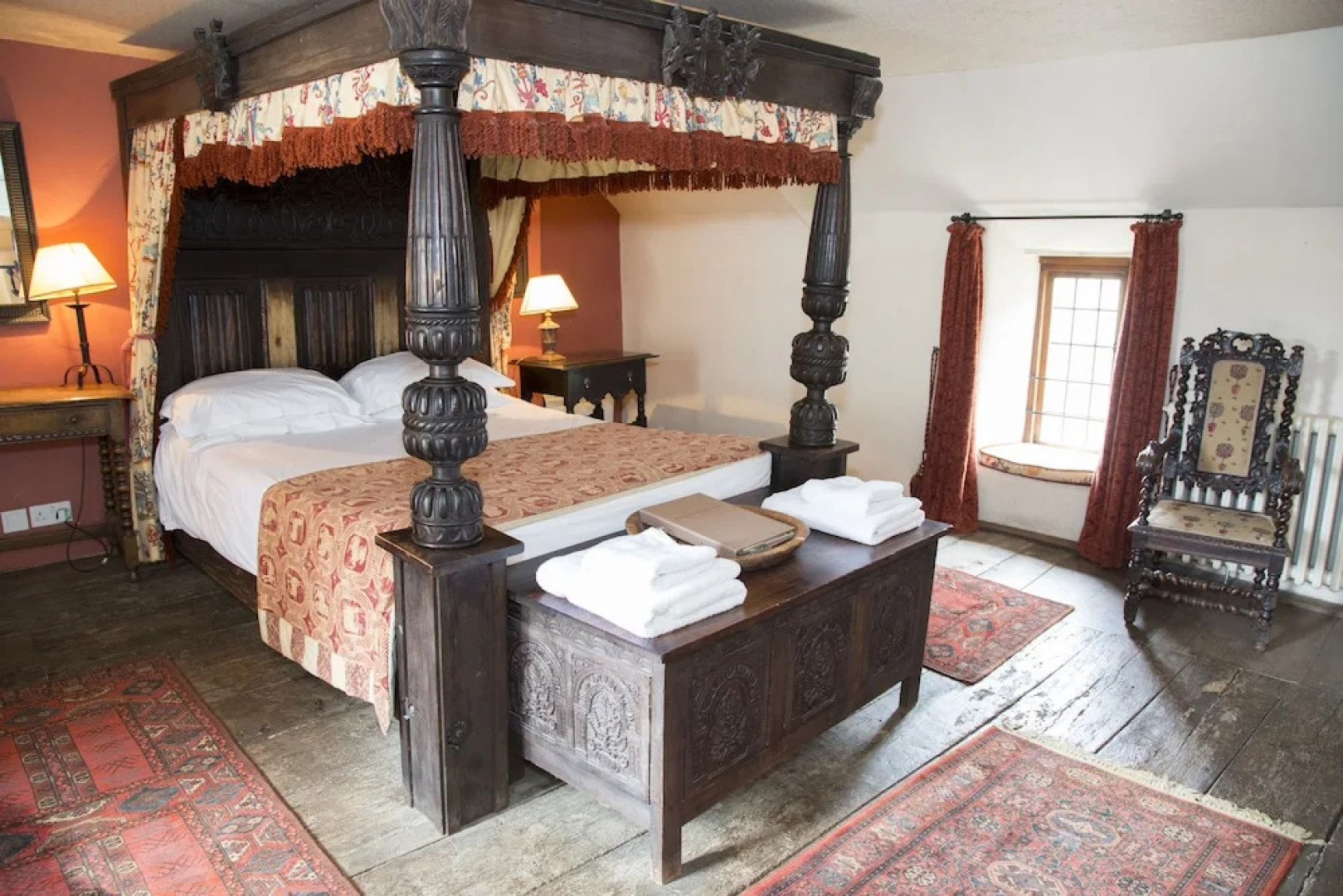 The George Inn & The Plaine