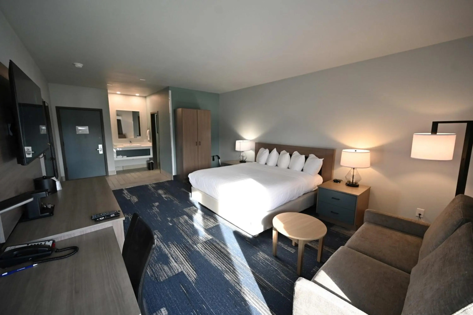 Edgewater Inn and Suites, an Ascend Collection Hotel