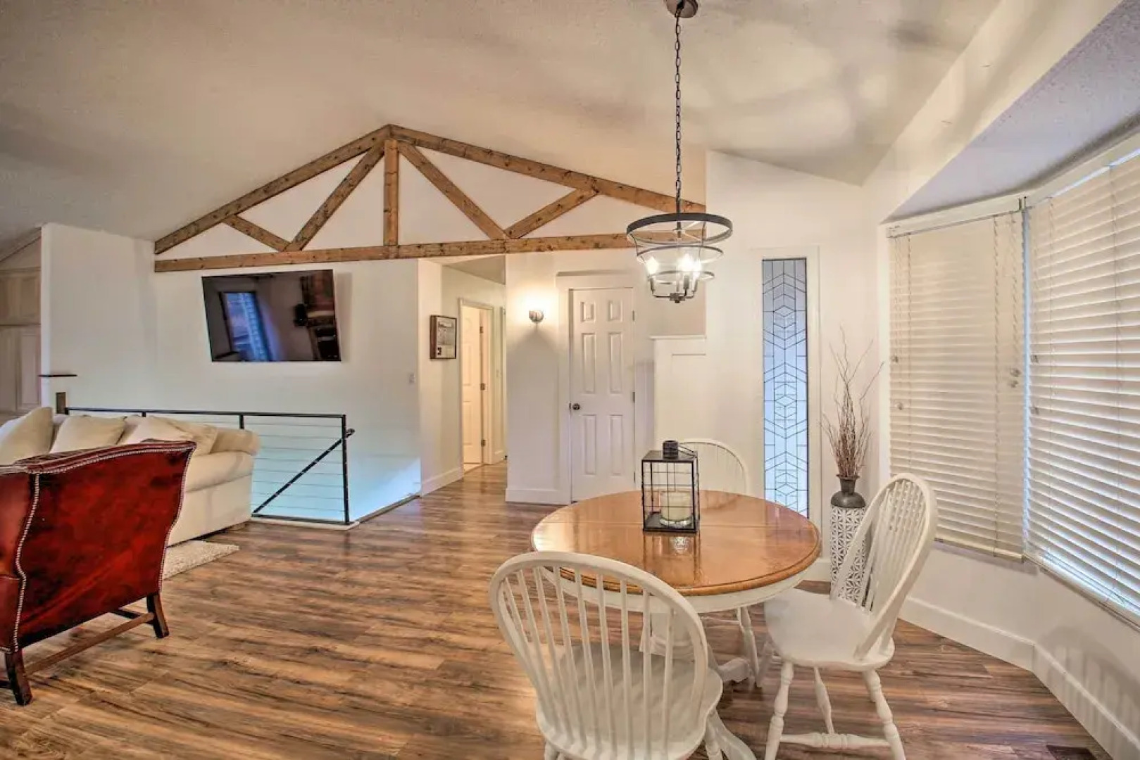 15 Mi to Hot Springs Nat'l Park: Home w/ Fire Pit!