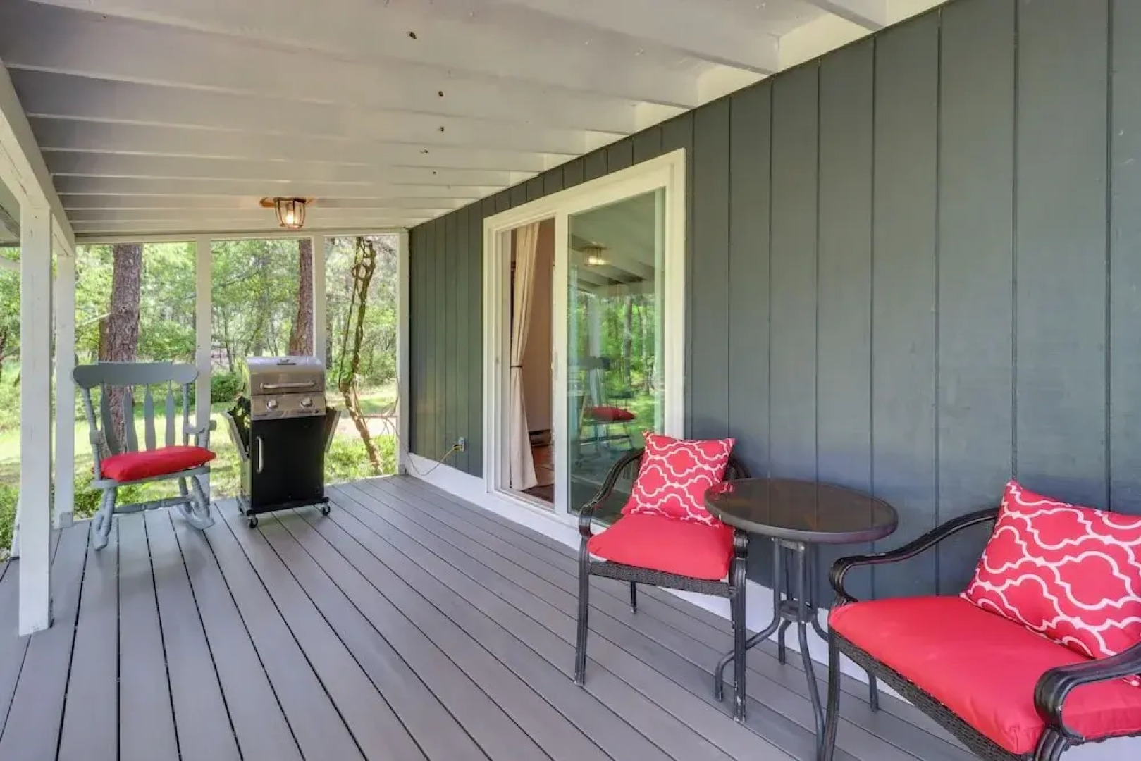 Fire Pit, Kayaks & Hammocks: Long Pond Home!