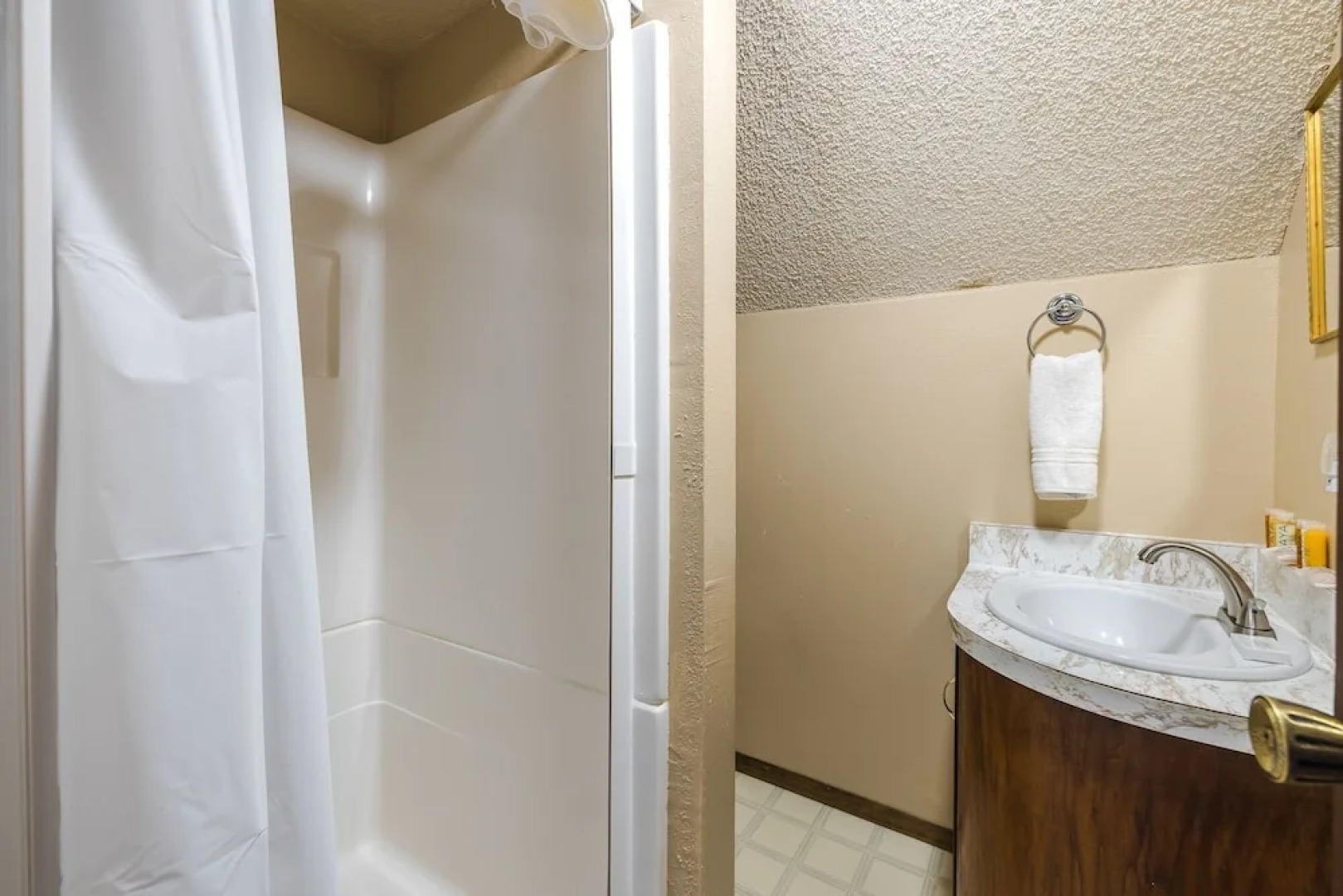 Grandma's Mountain Getaway - 3 Br Home