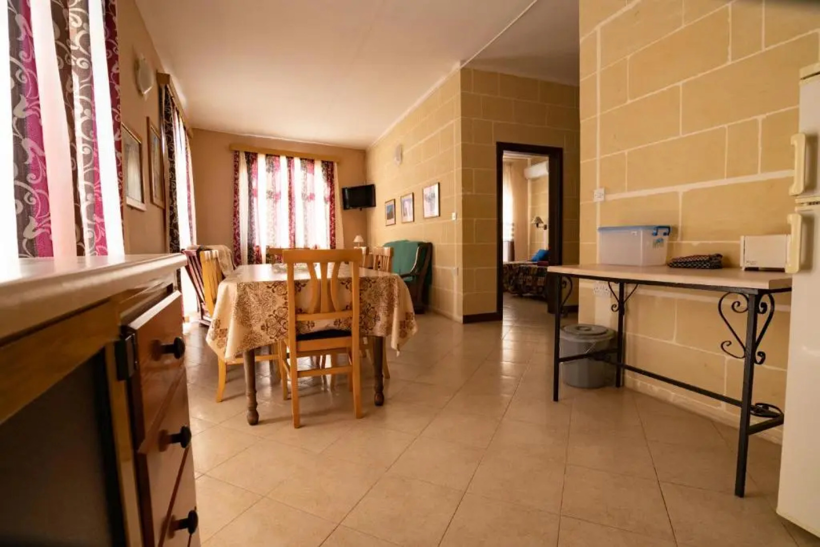 Sunset Seaview Apartments