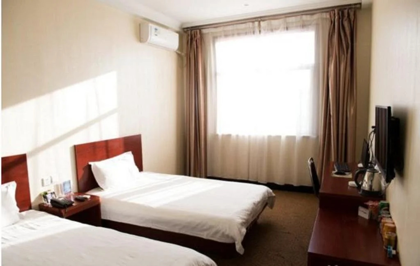 Yijia Business Hotel