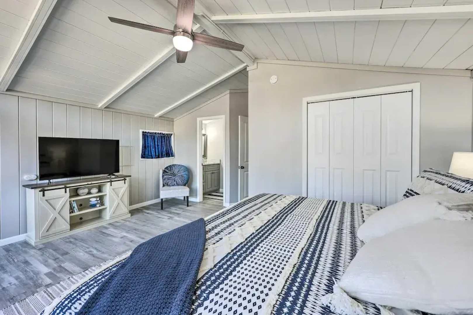 Private Dock & Deck: Lakefront Hot Springs Home!