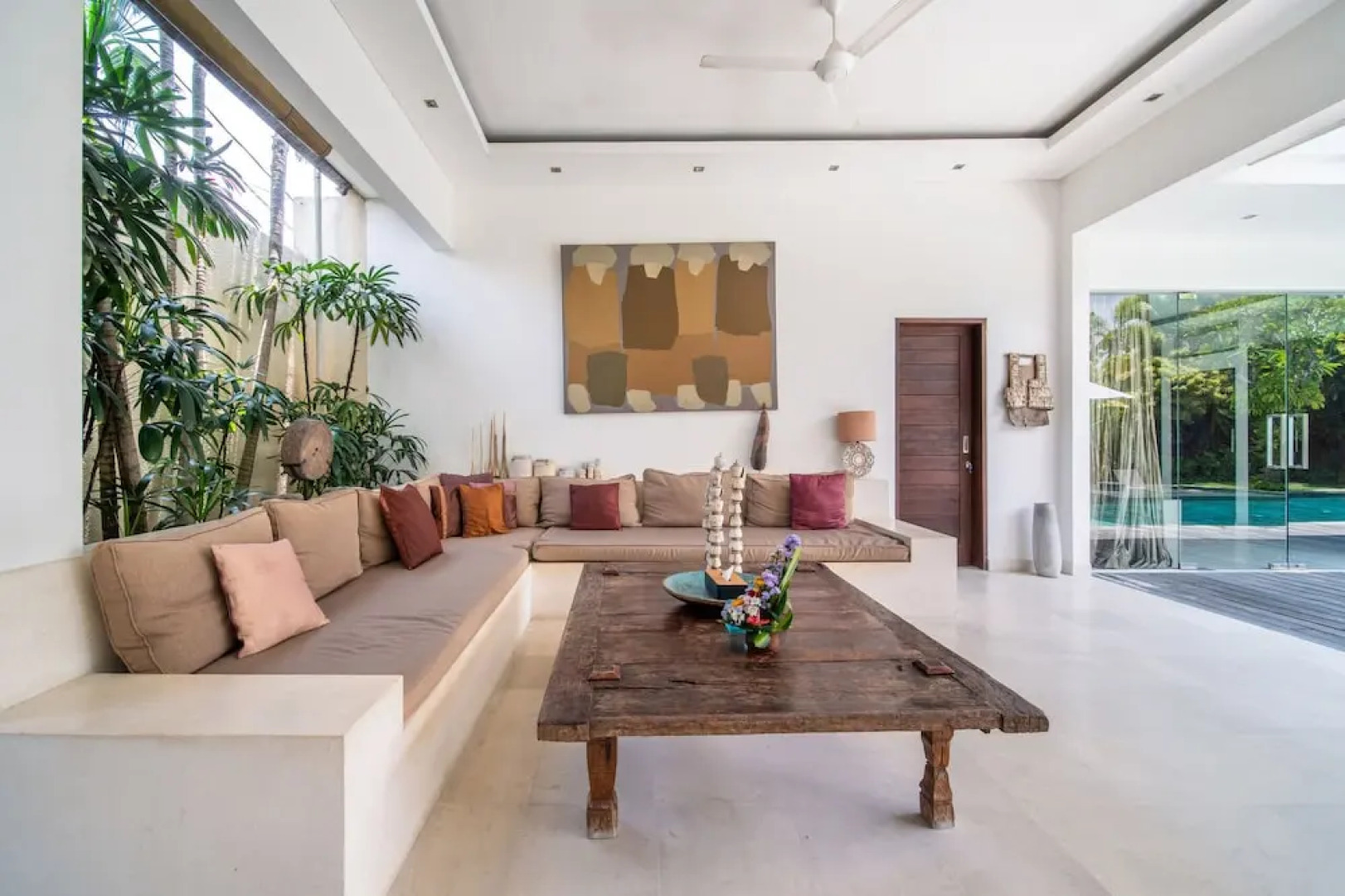 Elegant Private Villa, 3 BR, Seminyak With Staff