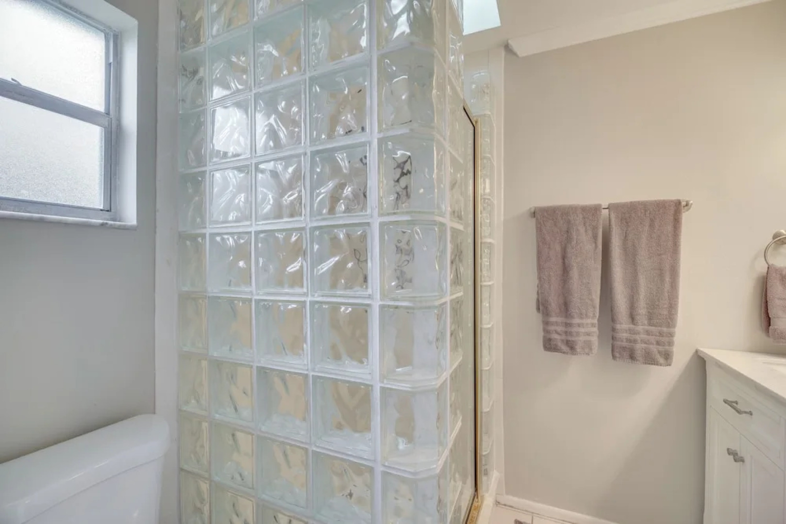 Melbourne Home w/ Pool & Patio, 6 Mi to Beach!