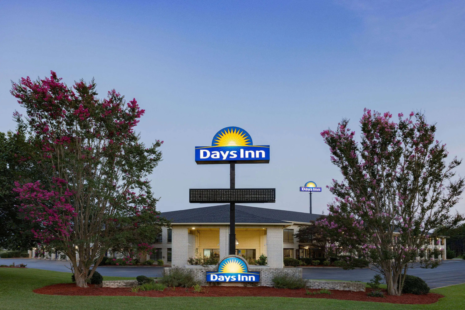 Days Inn by Wyndham Spartanburg Waccamaw