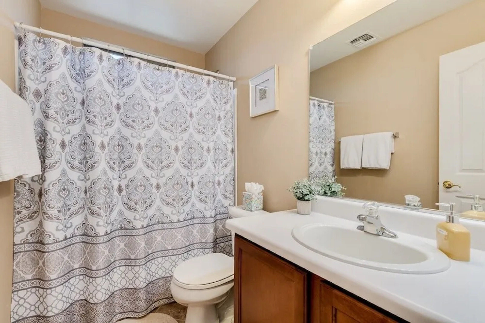 Stratford Place - 4 Br home by RedAwning