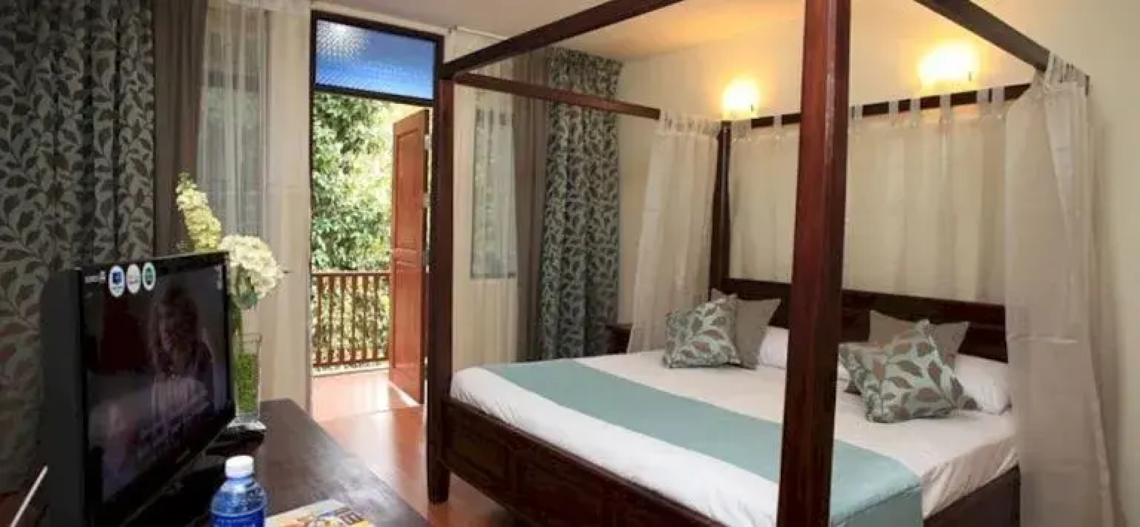 Suria Hill Country House