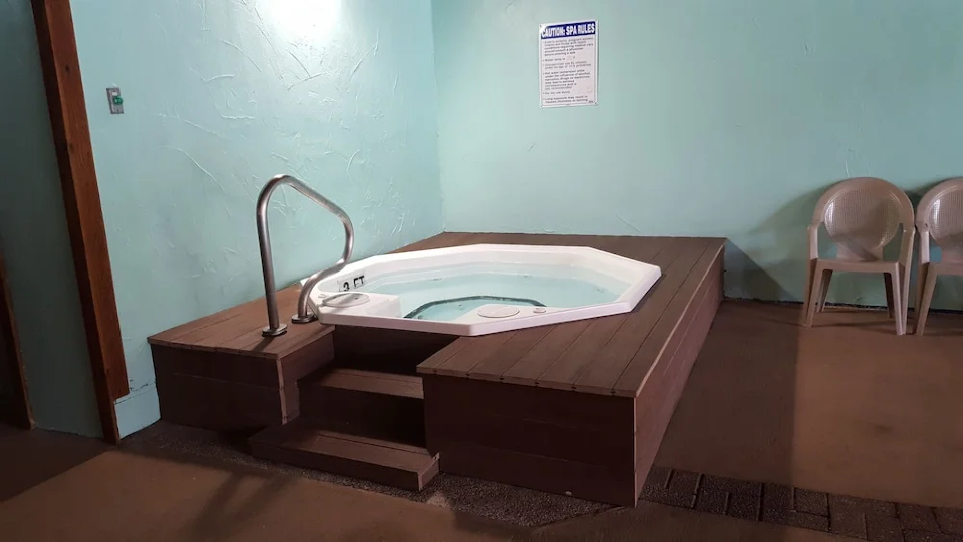 Mackinaw Beach & Bay Inn & Suites