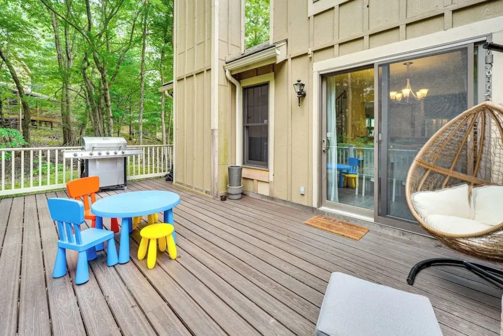 Tannersville Resort Home w/ Deck & Gas Grill!