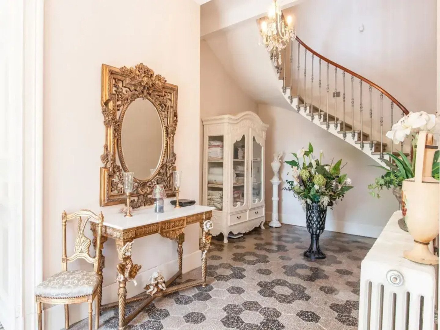 Elegant Holiday Home Near the Canal du Midi