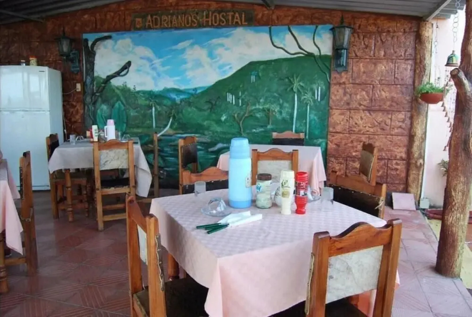 Adrianos Hostal