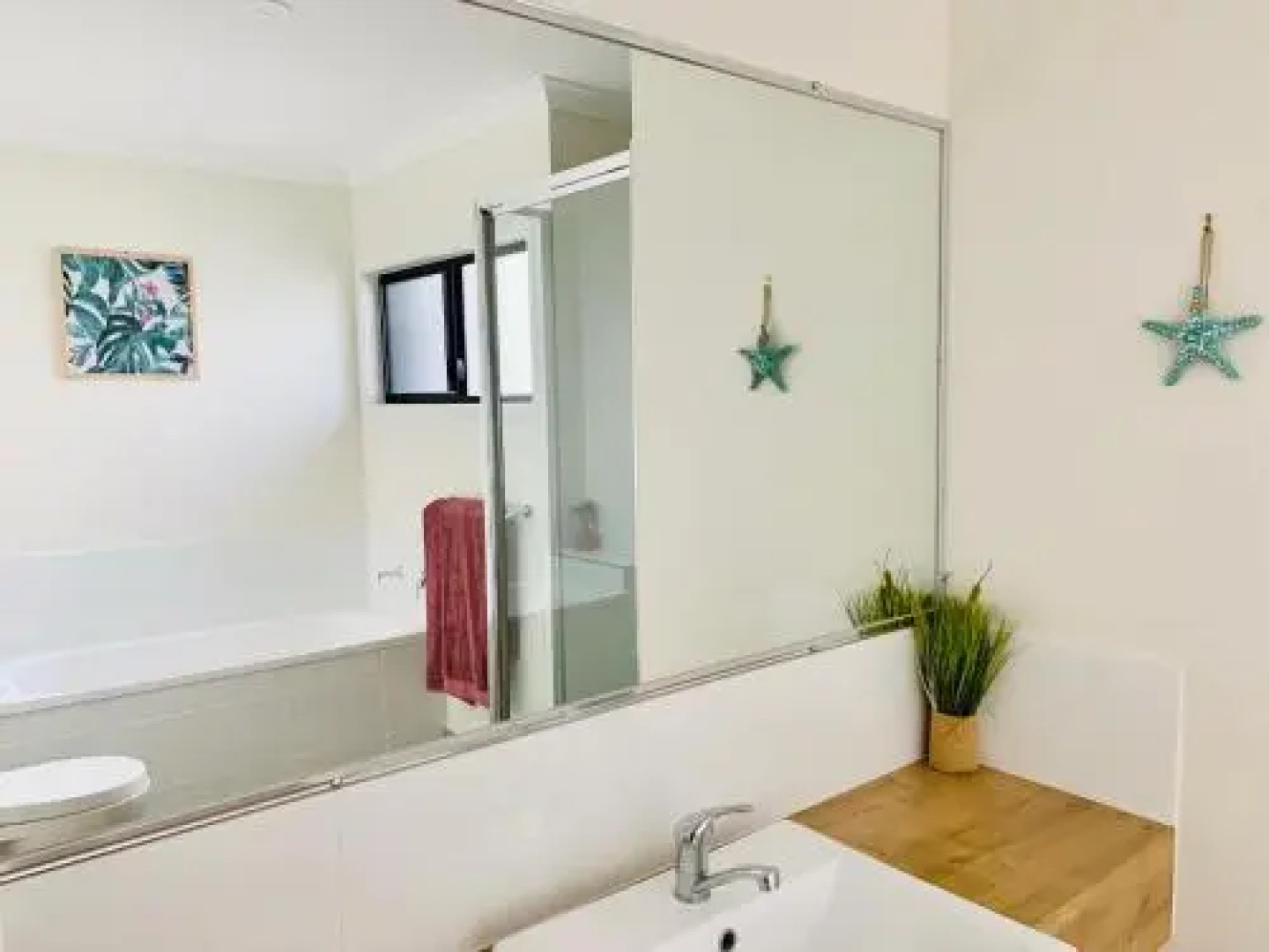 Daydreaming Airlie Beach, Water Views And Only 200M To Boardwalk.