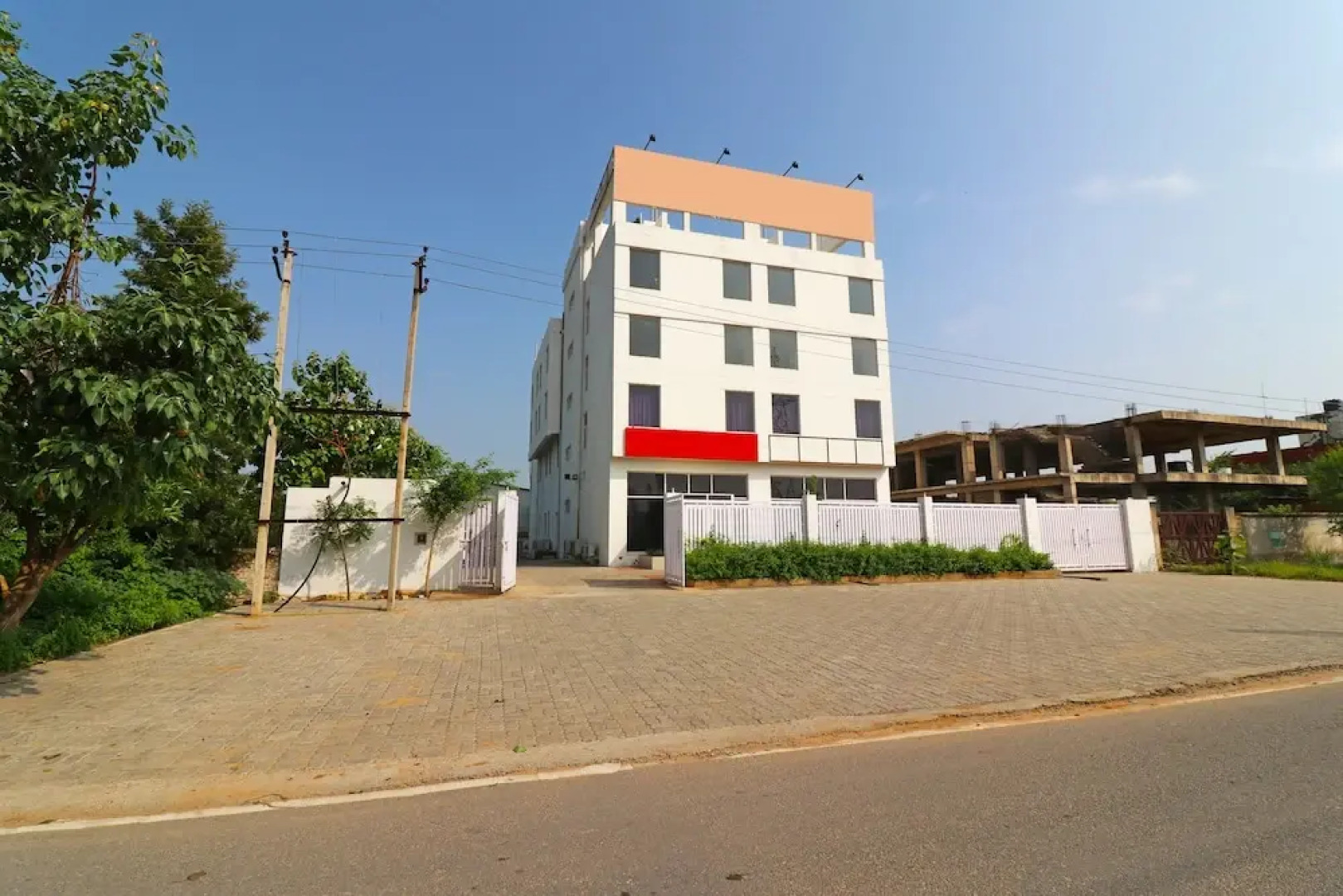 Capital O 18443 Hotel Nano