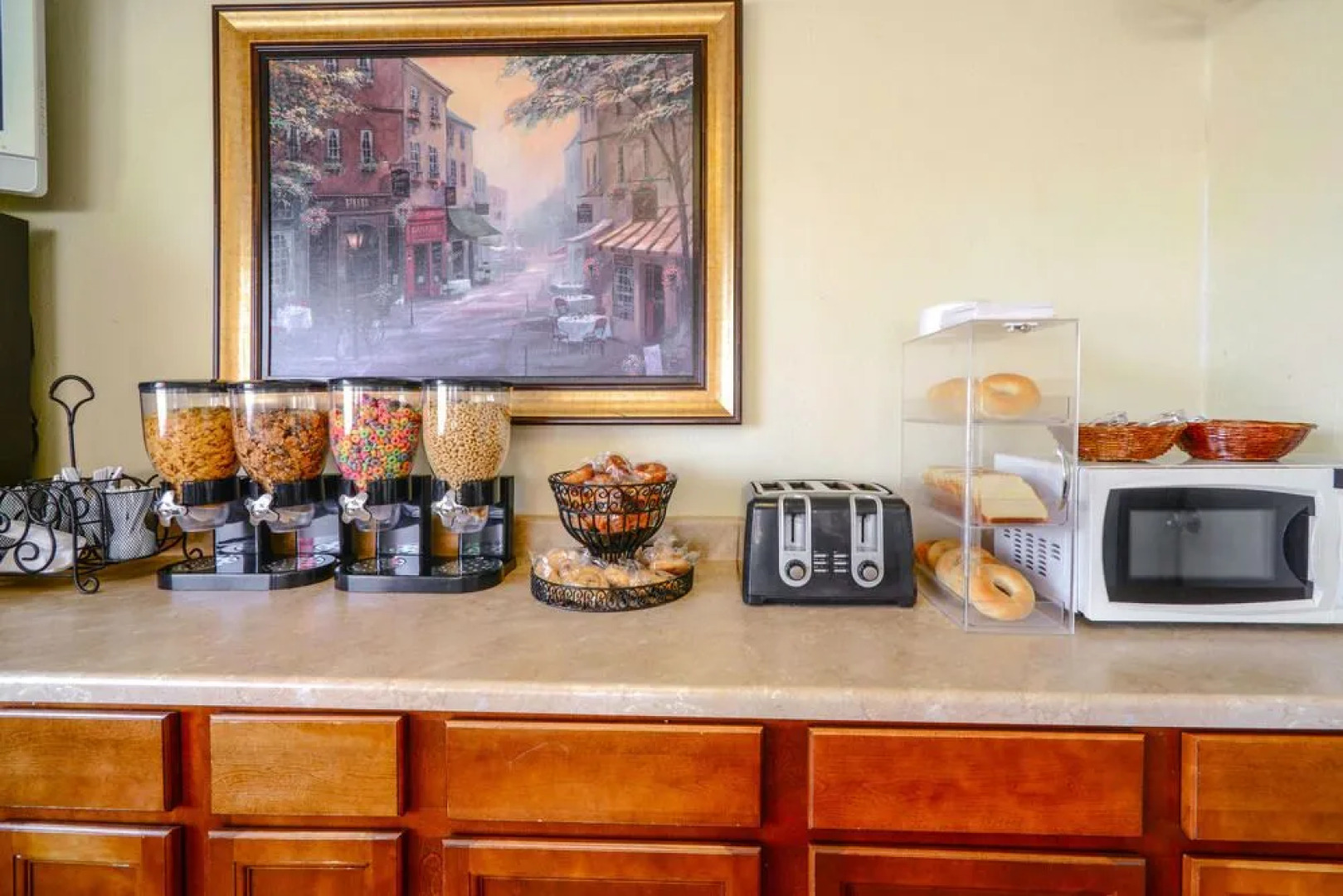 Econo Lodge Inn & Suites