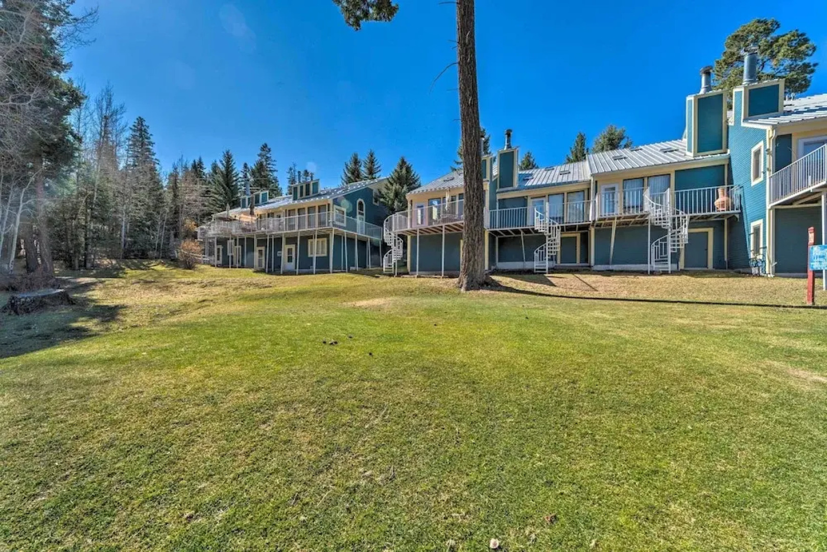 Cloudcroft Townhome w/ Deck - 1 Mi to Burro Ave!