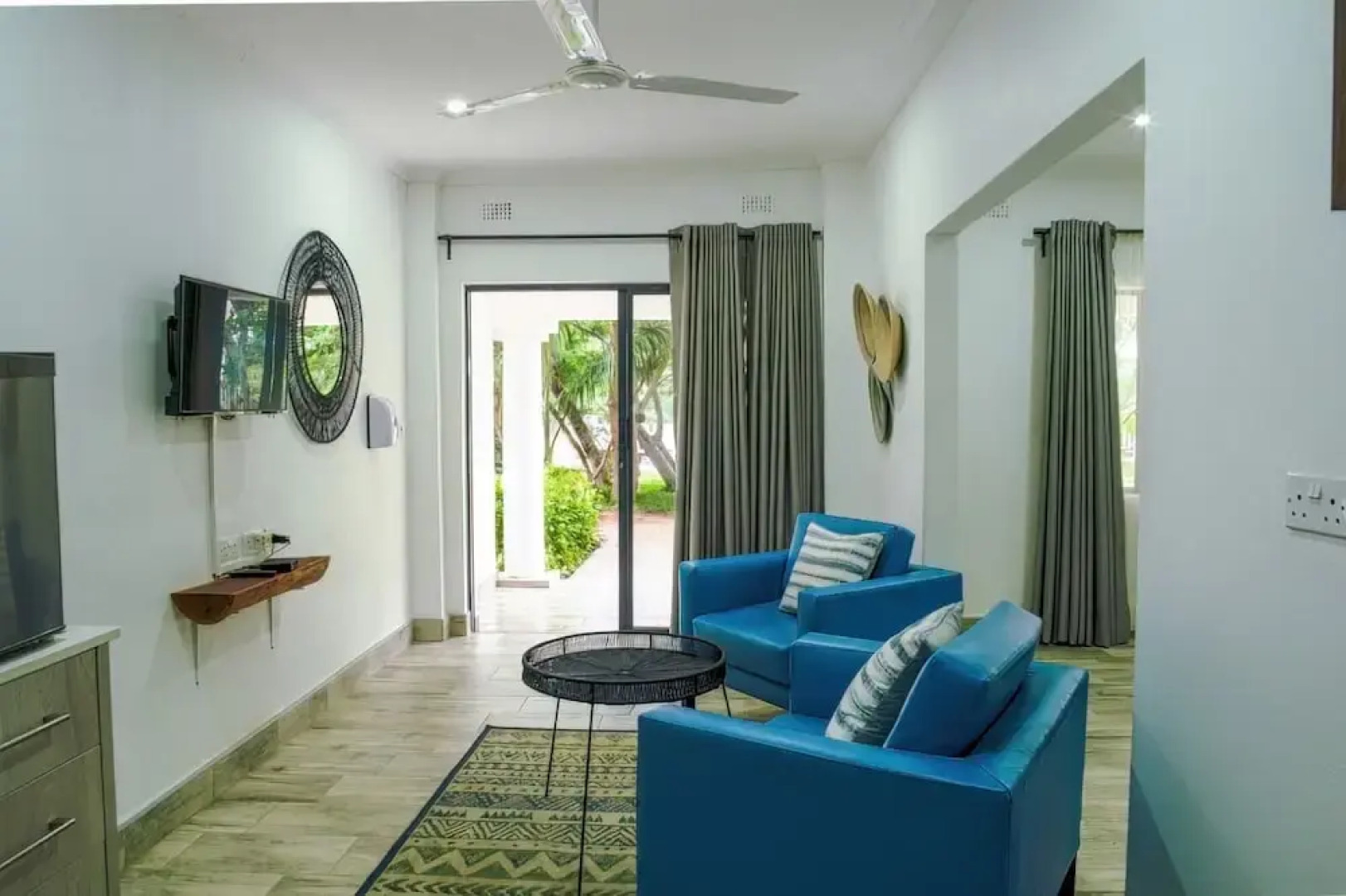 Room in Lodge - Luxury Suite in Zambezi Boutique Lodge 2, Free 4x4 Town Tour