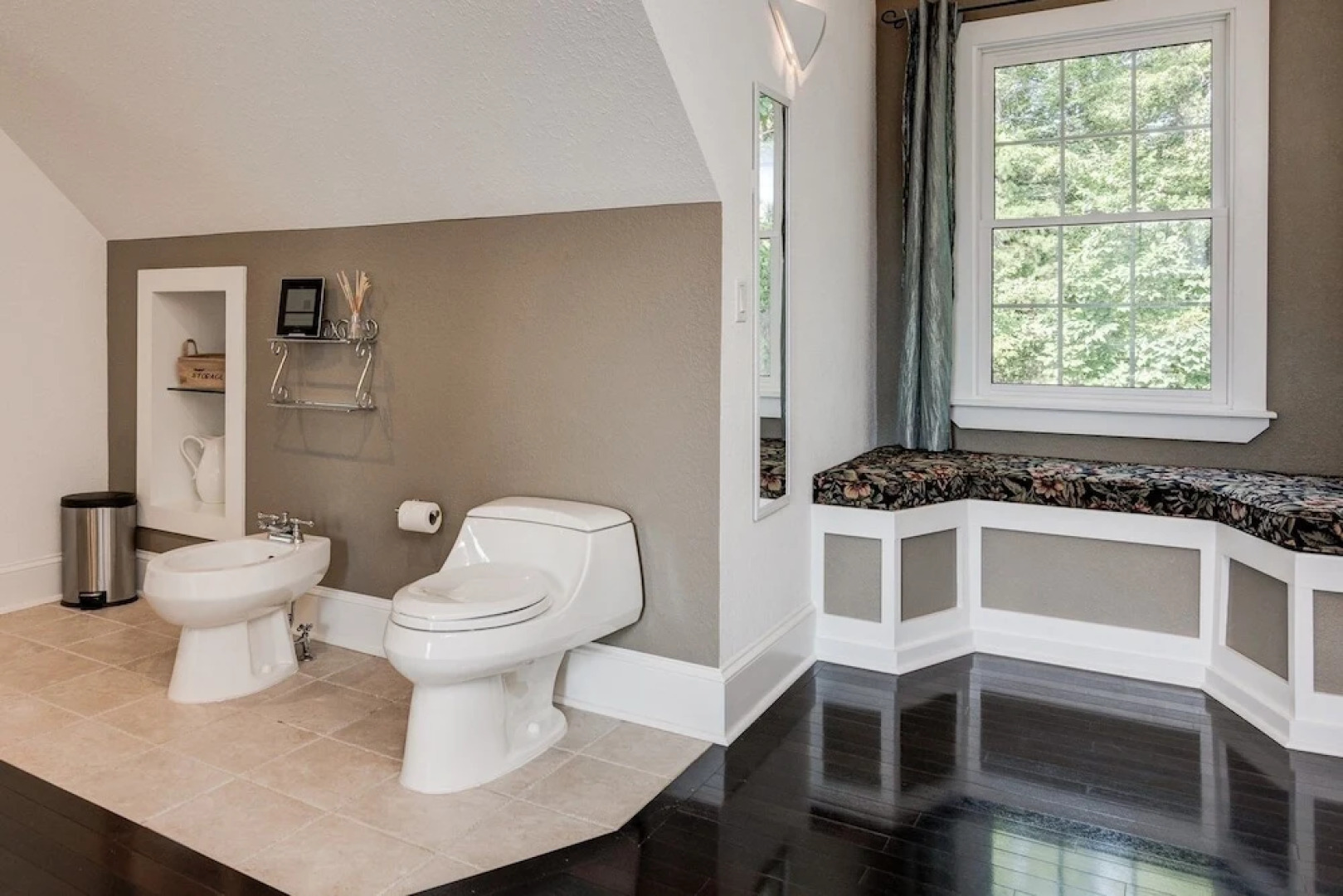 Waterfall Manor - 4 Br Home