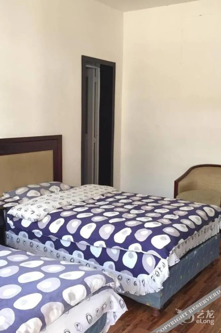 Zhangjiajie Base Area International Youth Hostel