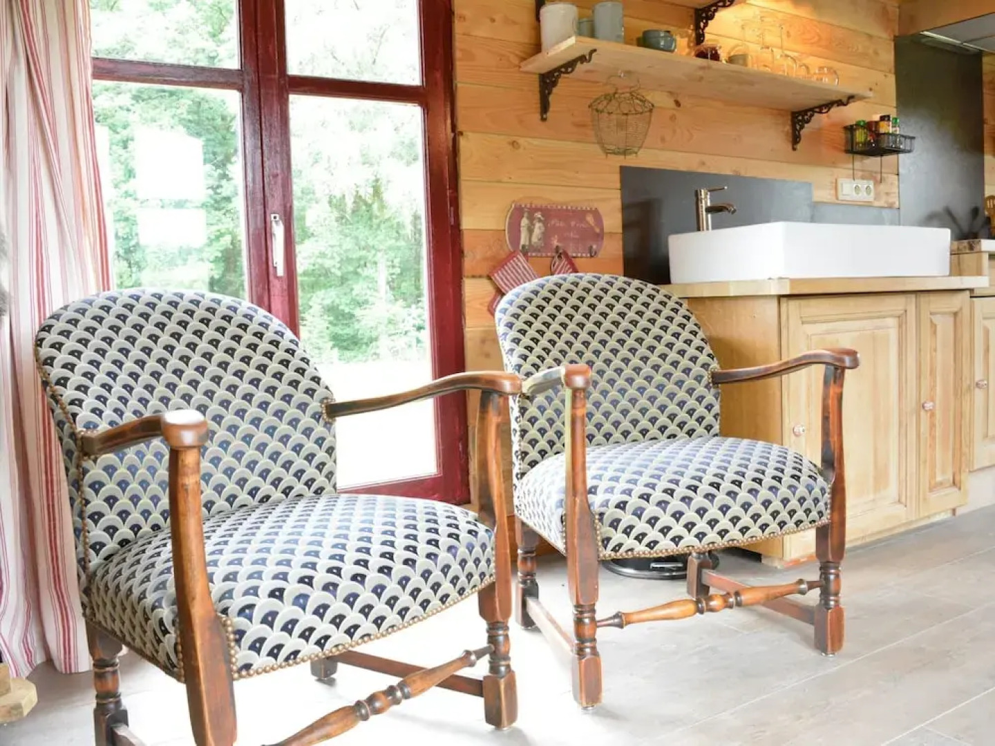 Cozy Mobile Home in Vresse-sur-semois With Terrace