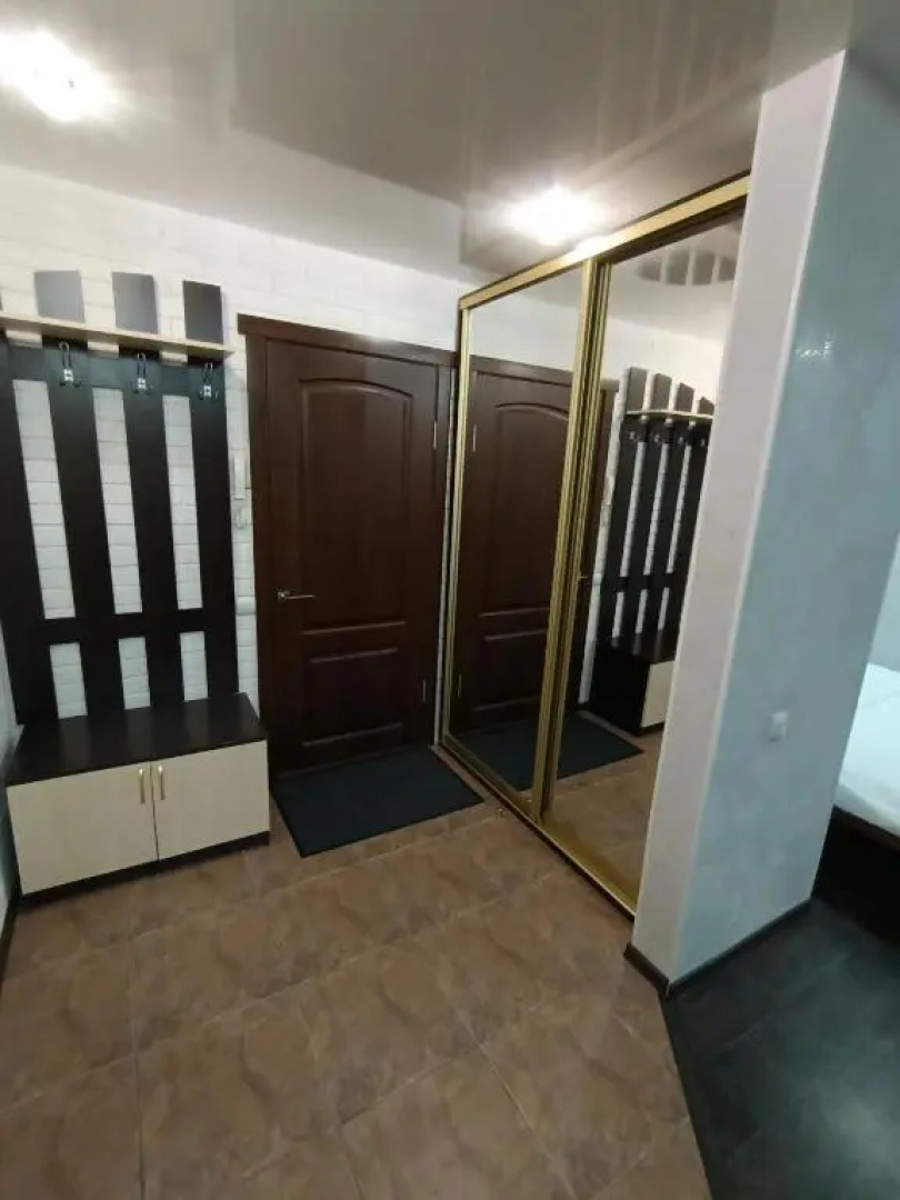 Ujutnaja i prostornaja kvartira v 50 metrah ot gorodskogo parka