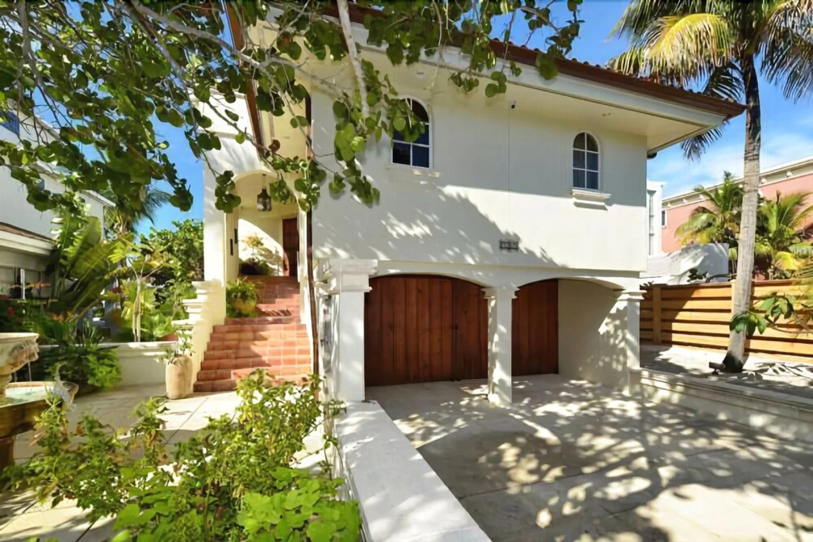 Villa Marisol by RedAwning