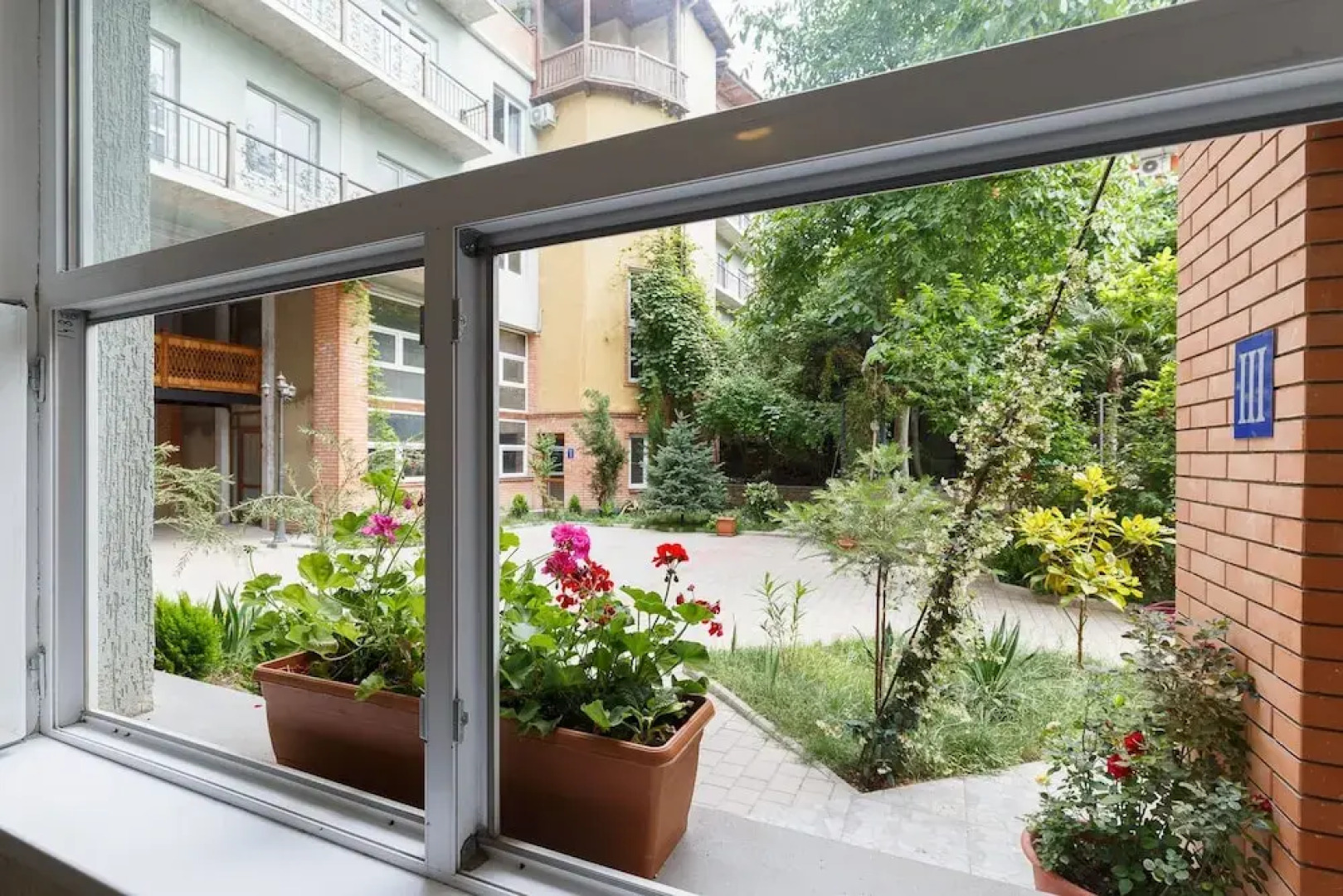 Отель Aura Plaza