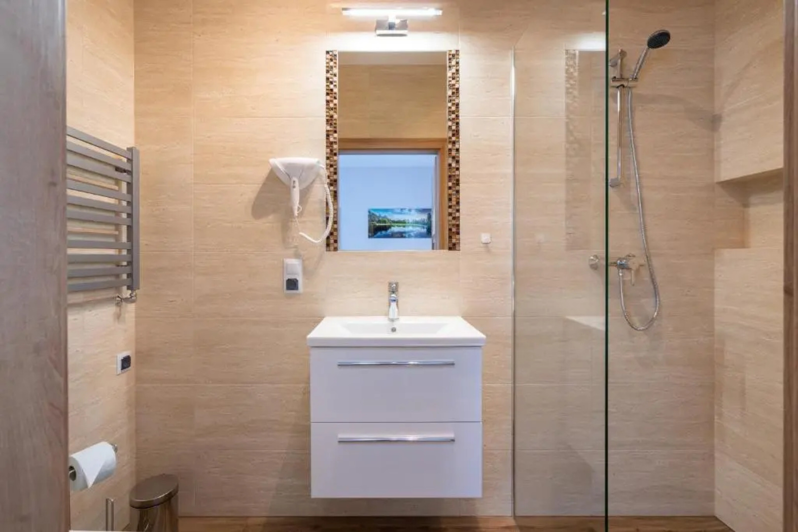 Happy Hostel & Apartments