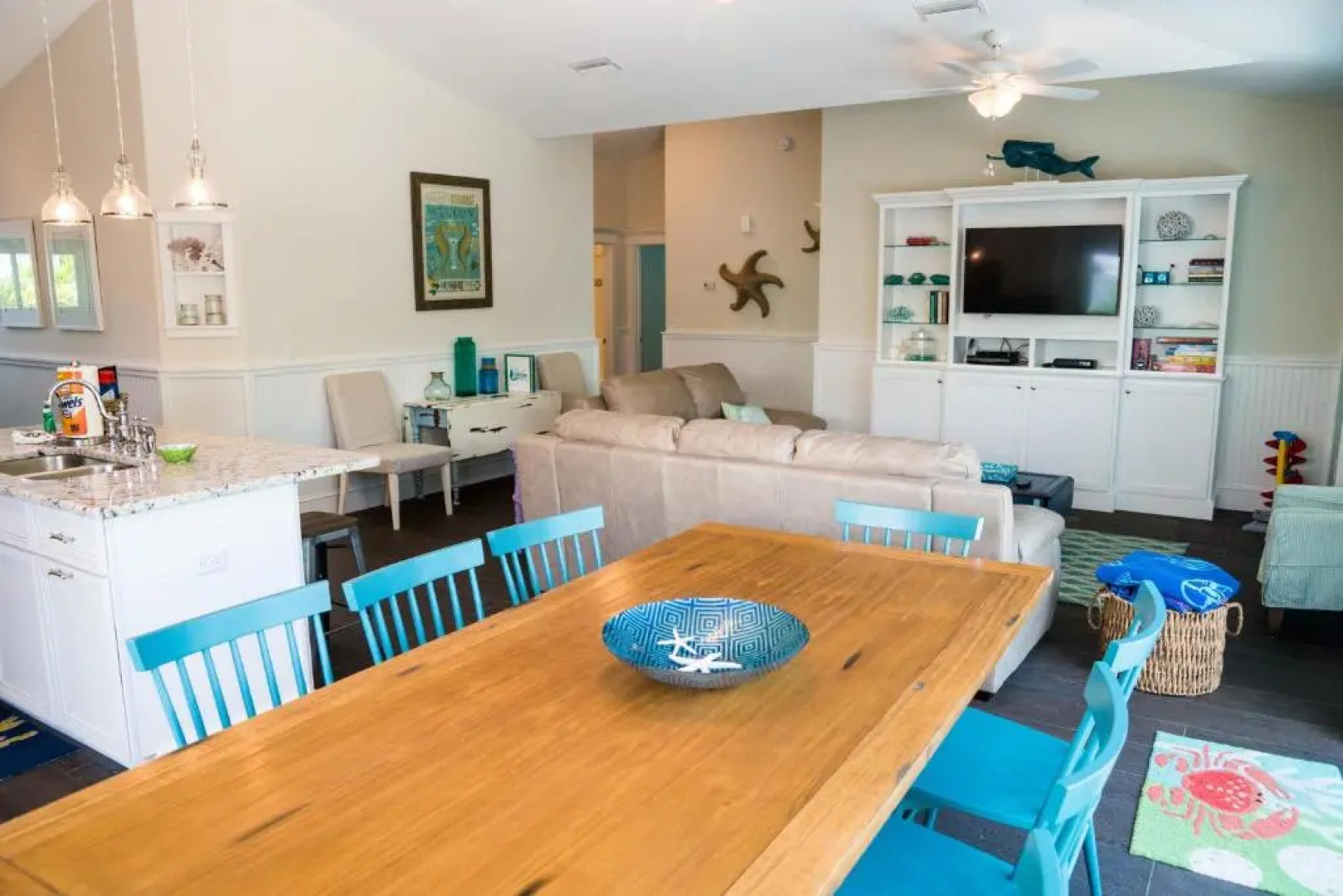 4 Bed 3 Bath BUNGALOW Heated Pool and Spa Bikes Kayaks free WiFi