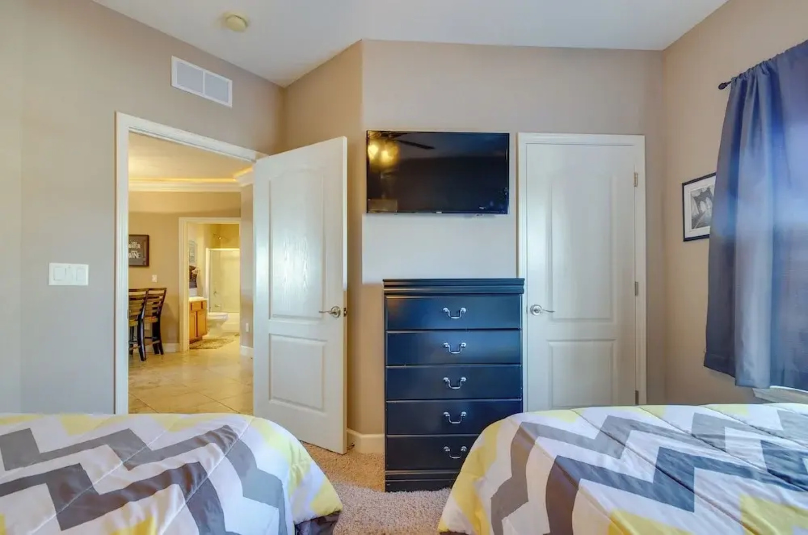 Waterfront Osage Beach Condo w/ Patio & Grill