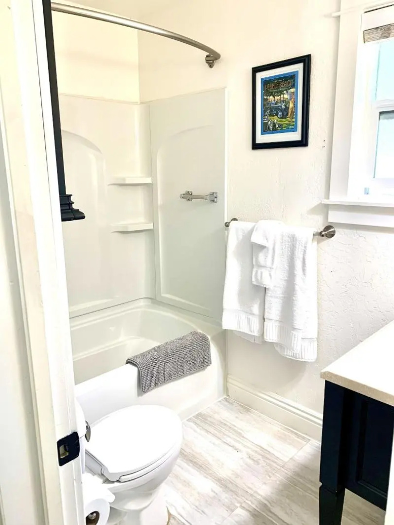 The Pines Inn and Cottages