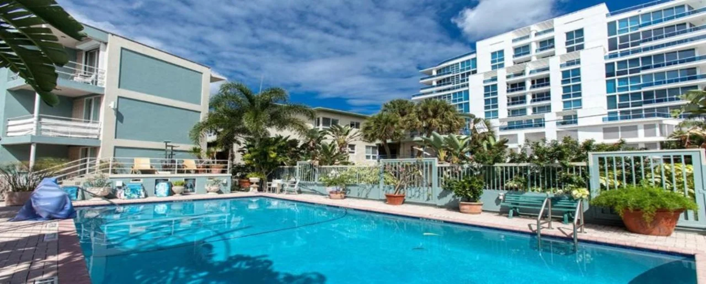 Manhattan Tower Apartment Hotel