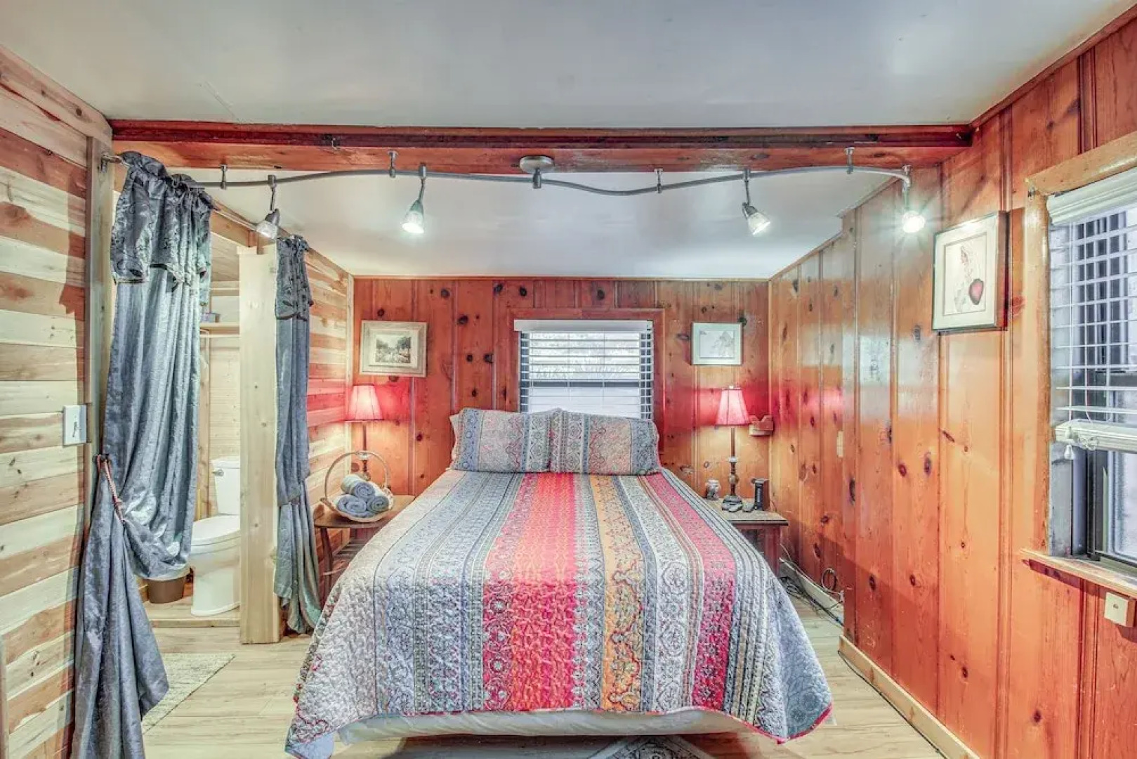 Medicine Park Getaway: Kayaks, Deck & Mtn Views!