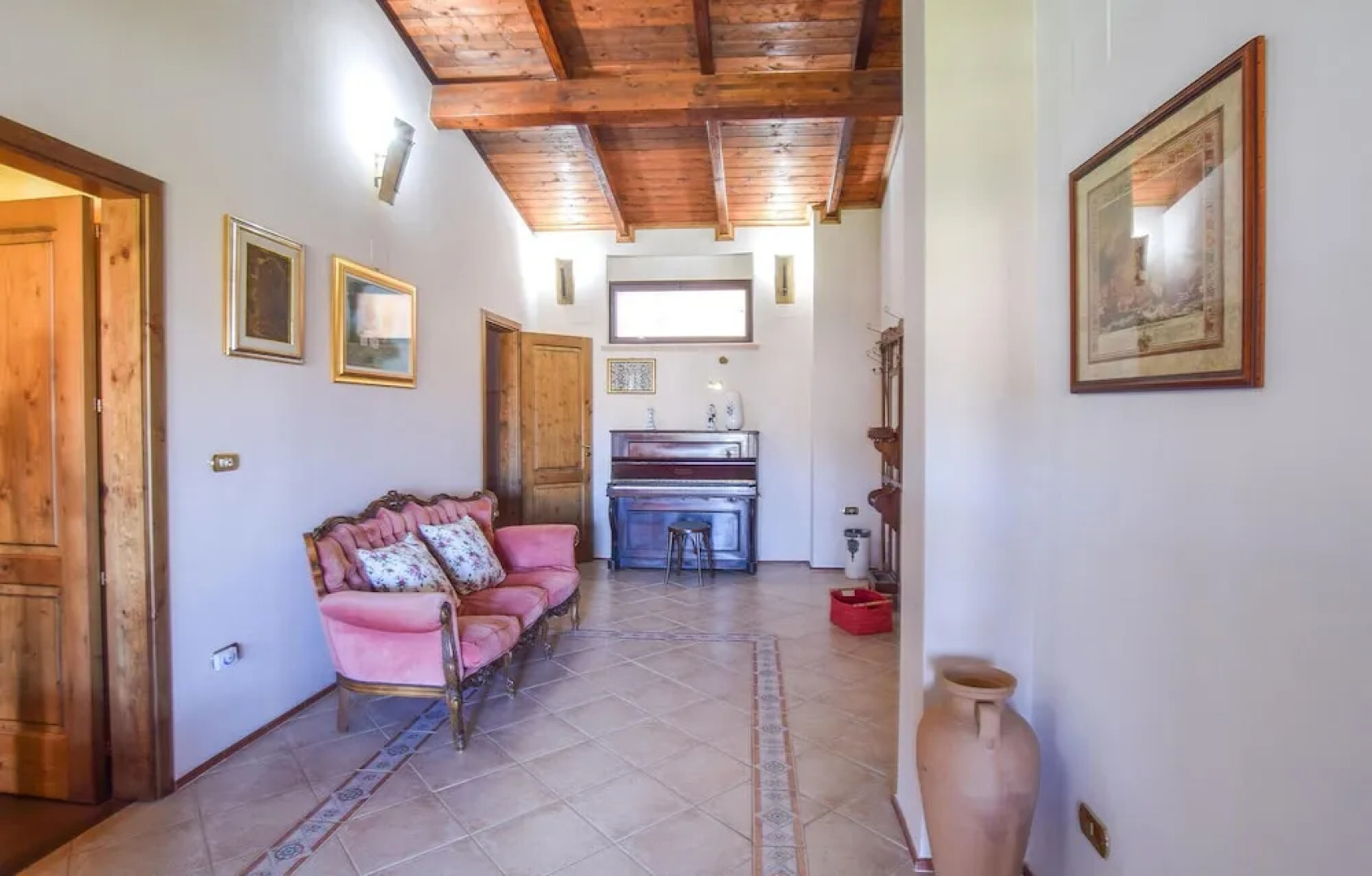 Stunning Home in Motta San Giovanni With Wifi and 4 Bedrooms