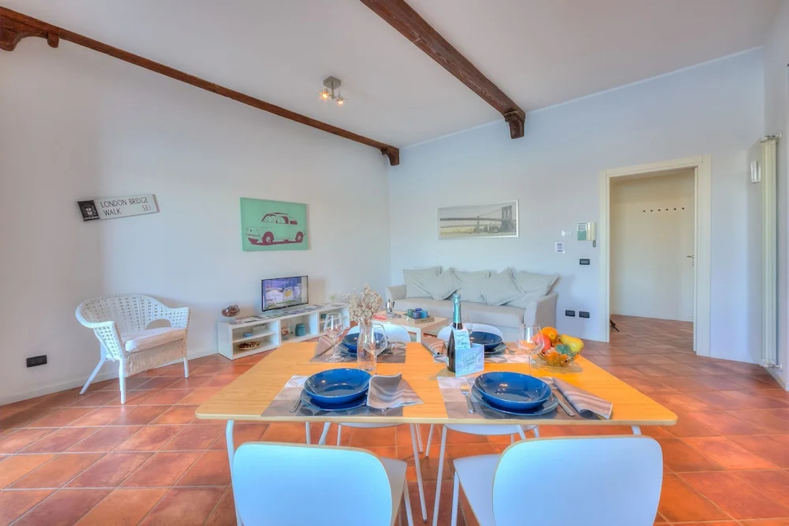 Volo Di Gabbiani Pied Dans L' Eau