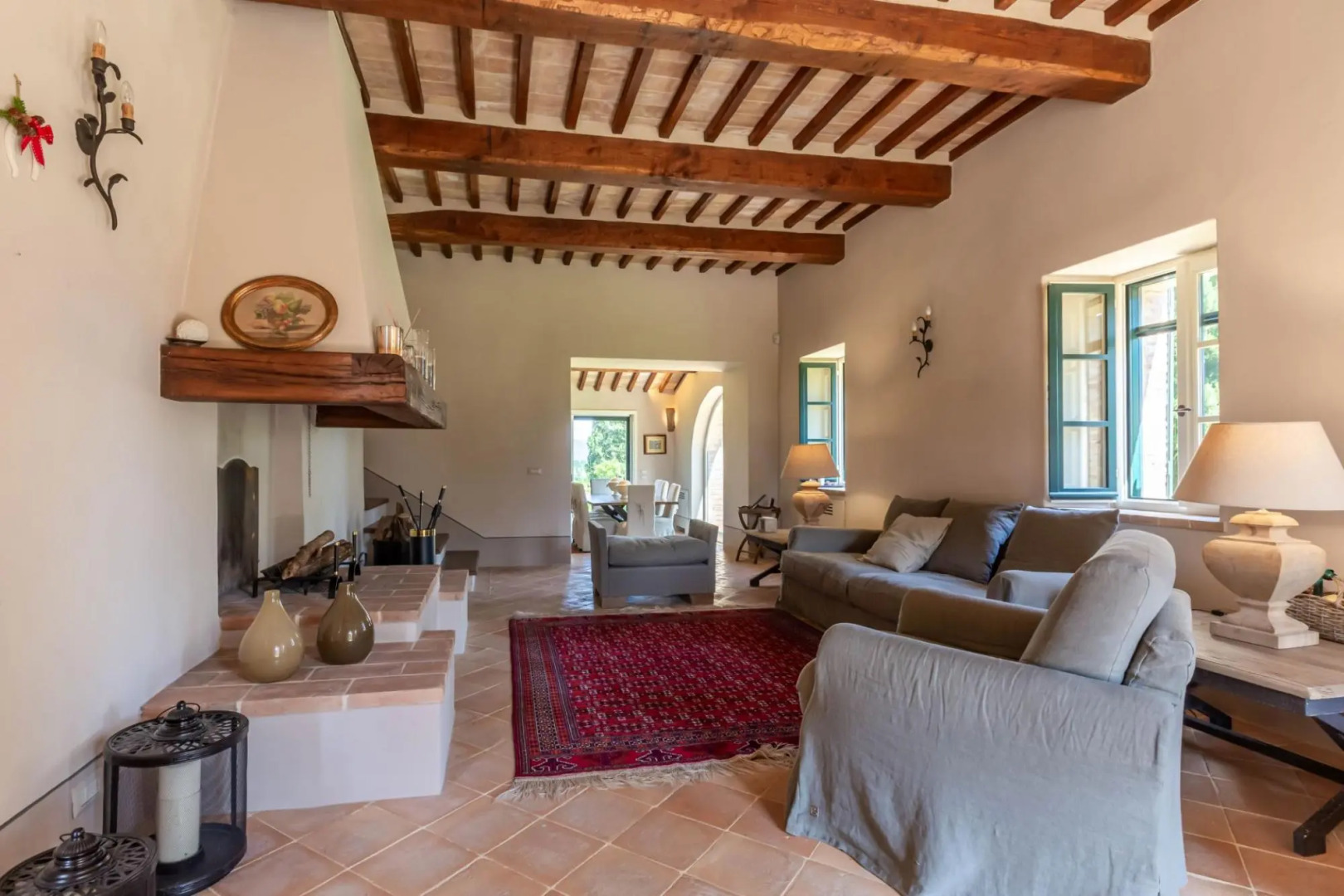 From this beautiful property, immersed in the Sienese countryside, you can enjoy sunsets with changi-Podere i Poggi