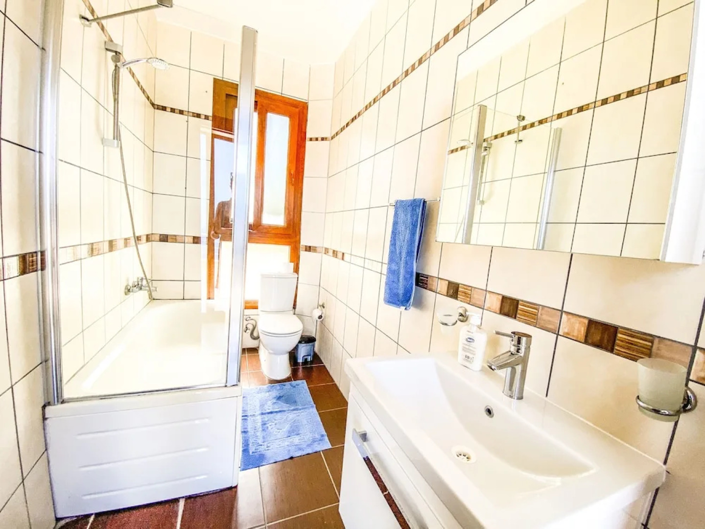 Sea Cliff Villa, 4 Beds, Sleeps 2- 8, Free Wifi,